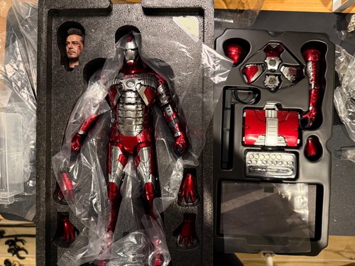 Hot toys mms400 d18 iron - hot, man