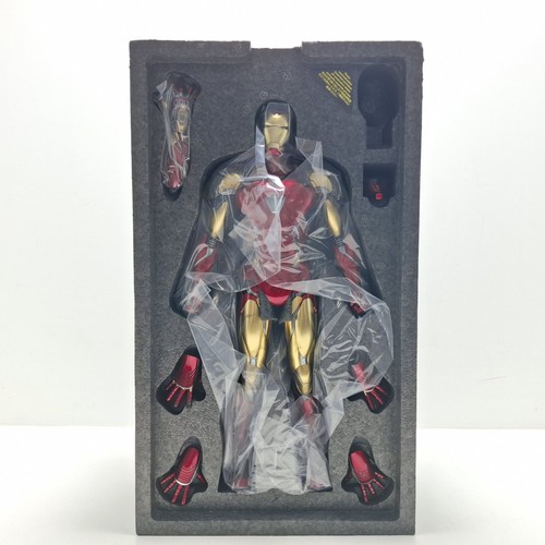 Figura hot toys - hot, iron