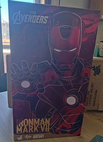 Hot toys avengers iron - iron, man